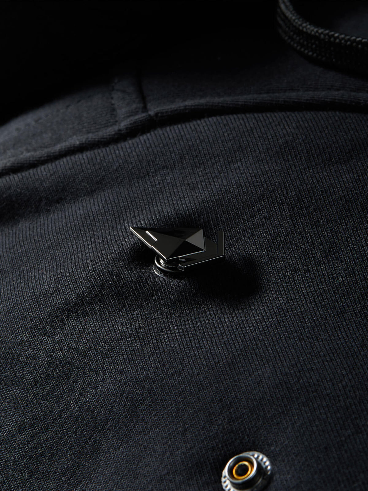 Hunter's Arrowhead RPG Snap from Patch Notes Apparel in Gunmetal Silver