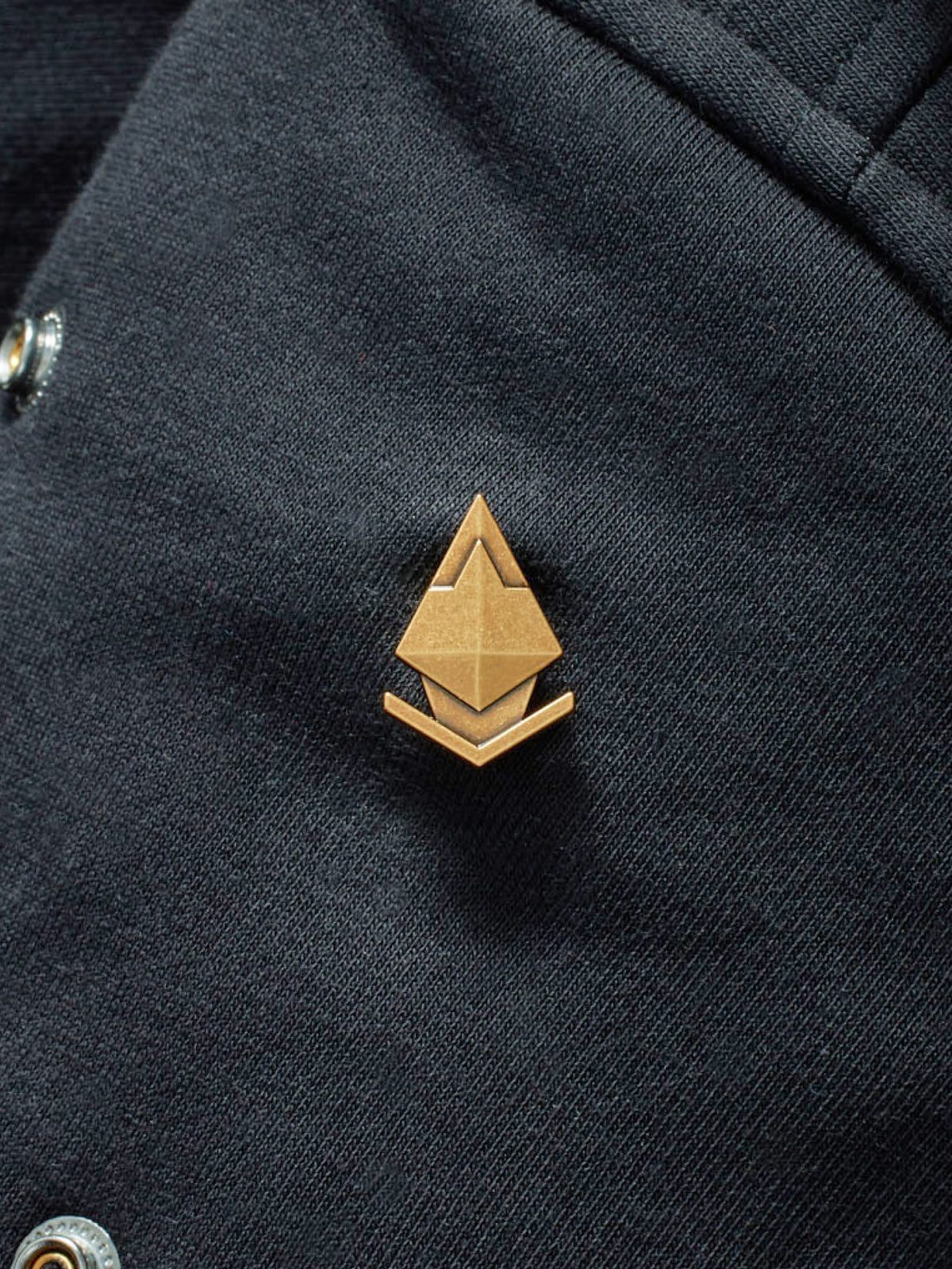 Hunter's Arrowhead RPG Snap from Patch Notes Apparel in Ancient Gold