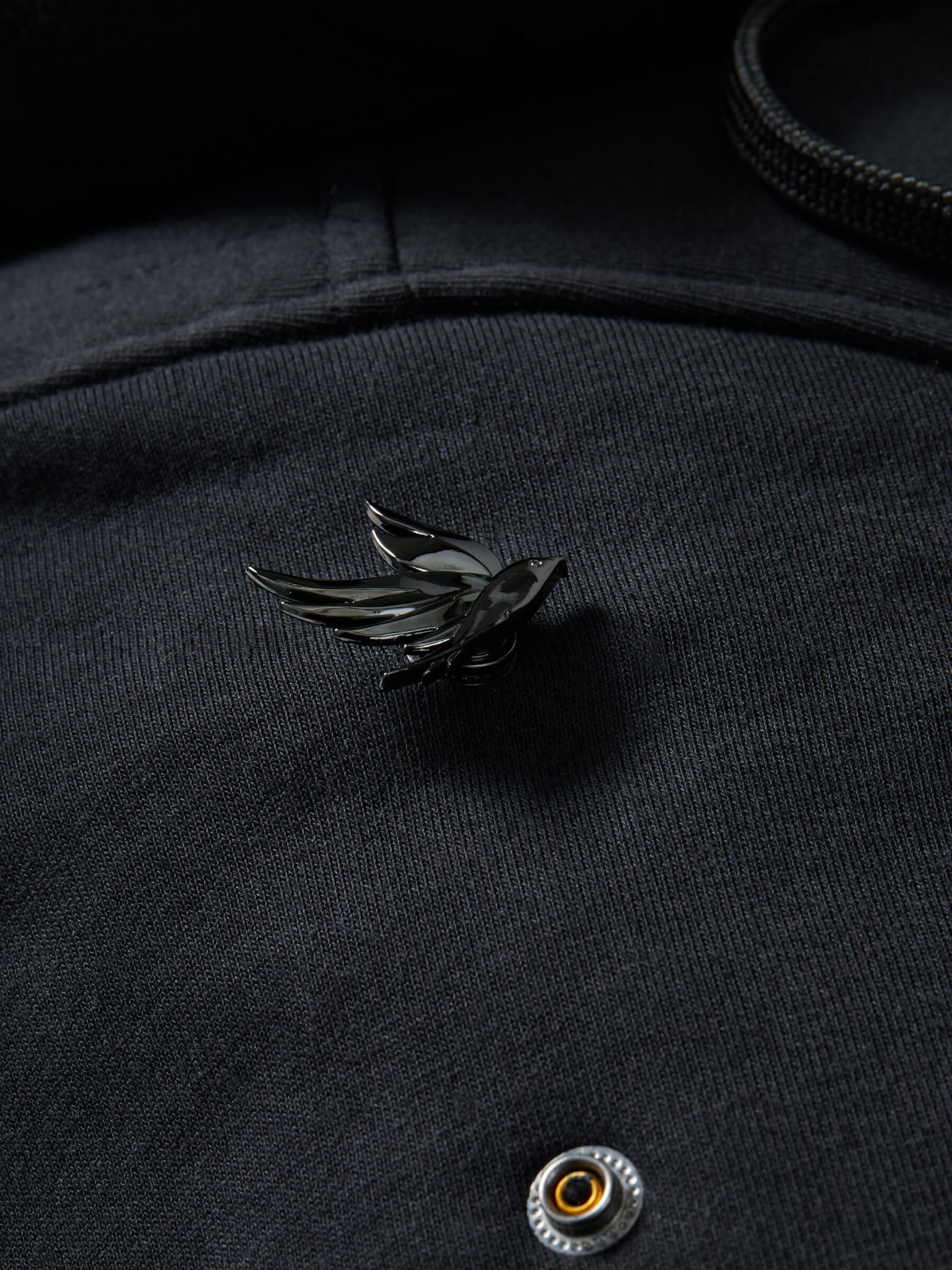 Archer's Familiar RPG Snap from Patch Notes Apparel in Gunmetal Silver