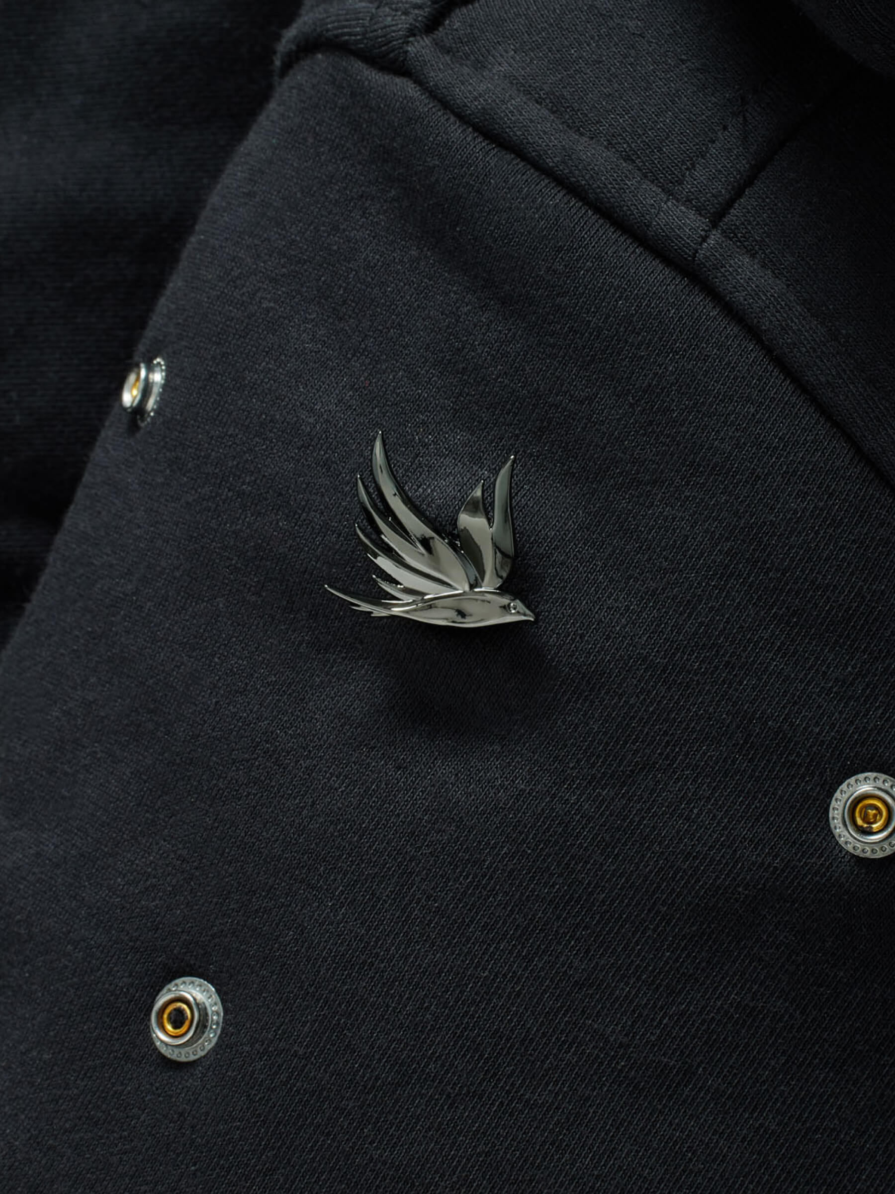 Archer's Familiar RPG Snap from Patch Notes Apparel in Gunmetal Silver