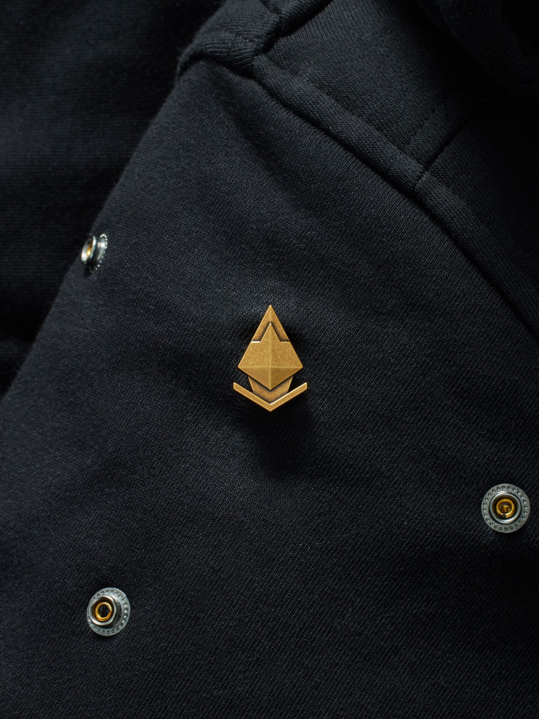 Hunter's Arrowhead RPG Snap from Patch Notes Apparel in Ancient Gold